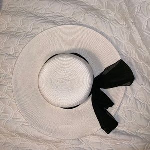 Adorable Cream Sun Hat - Worn Once!